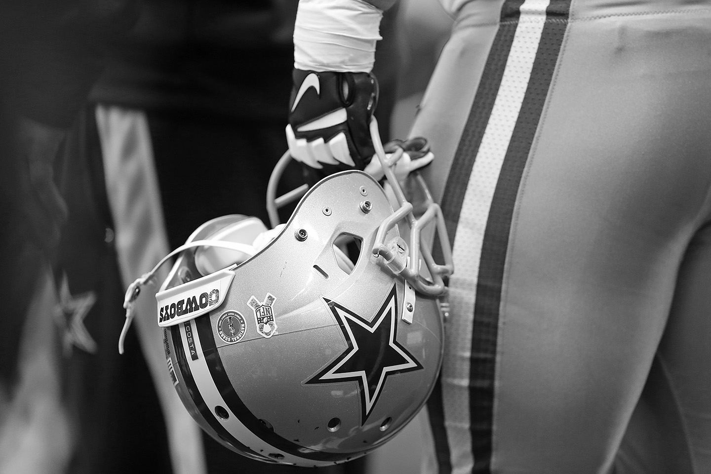 Picture of dallas cowboys player holding his helmet
