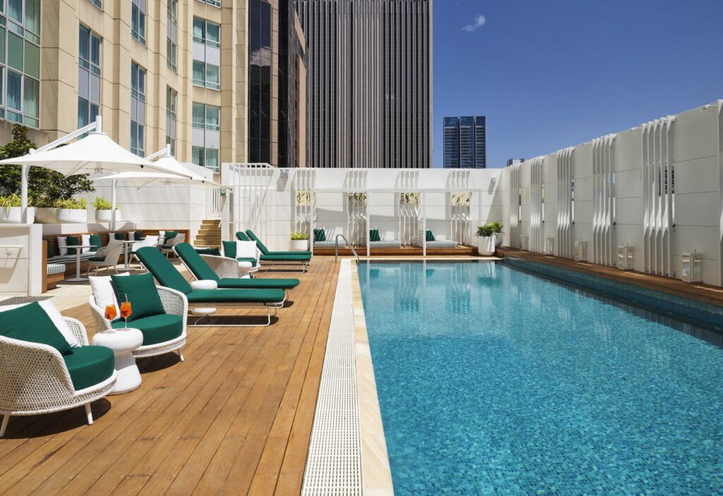Swissotel-Pool